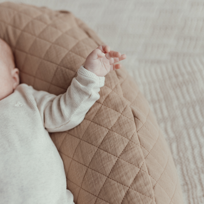 Relax hoes voor voedingskussen quilt | Taupe